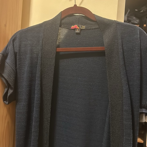 Short sleeve sweater small - Picture 2 of 4